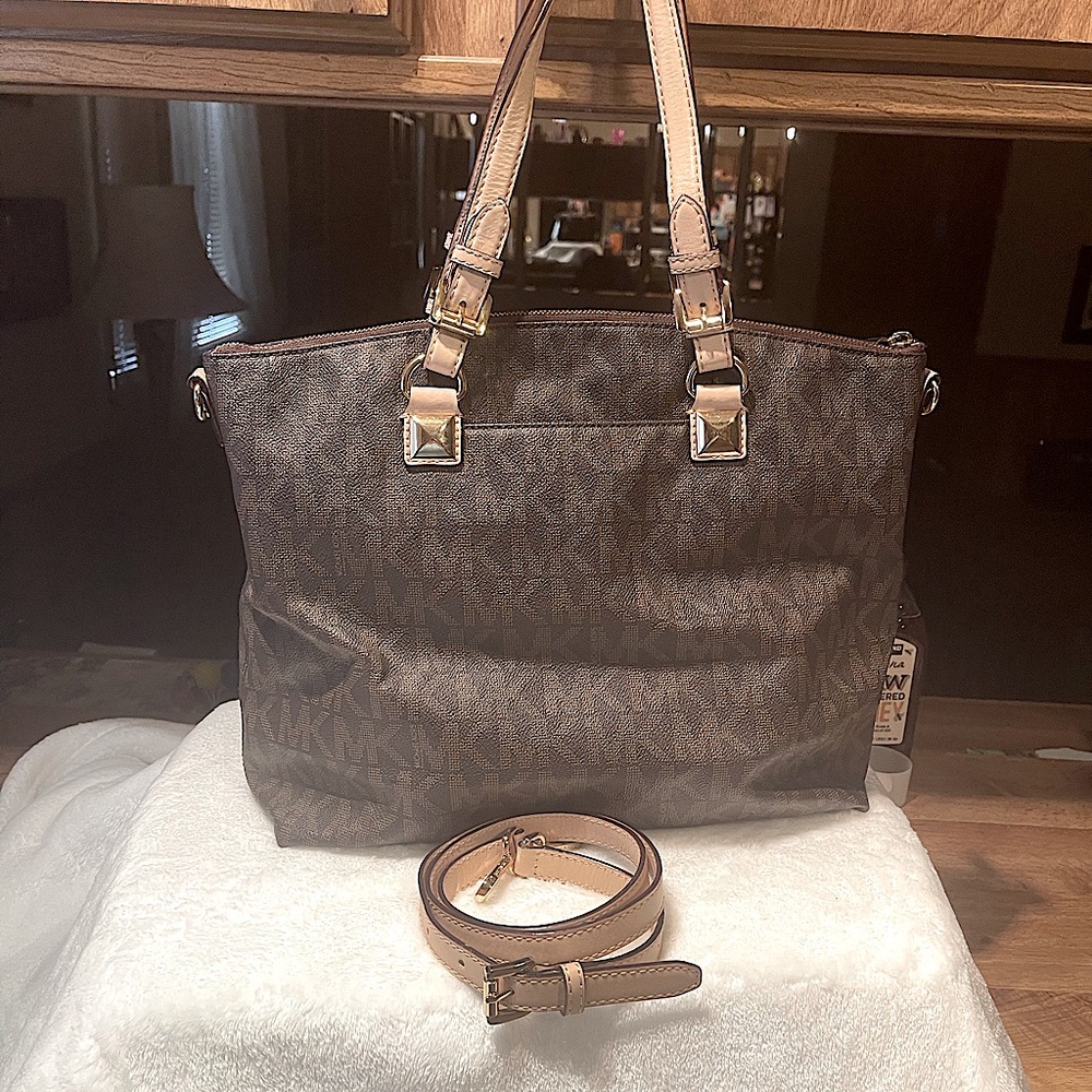 Michael Kors Signature Logo Tote - Picture 6 of 11